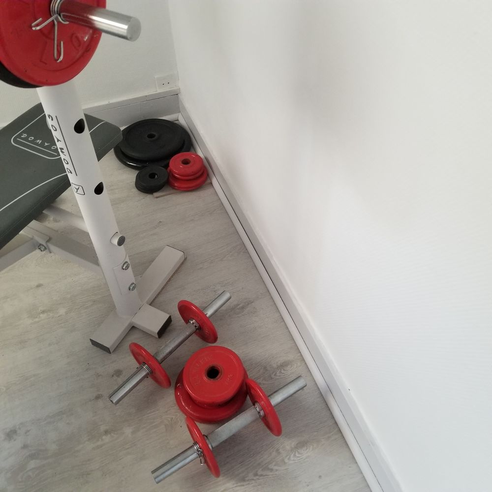 BANC DE MUSCU + BARRE + POIDS Sports