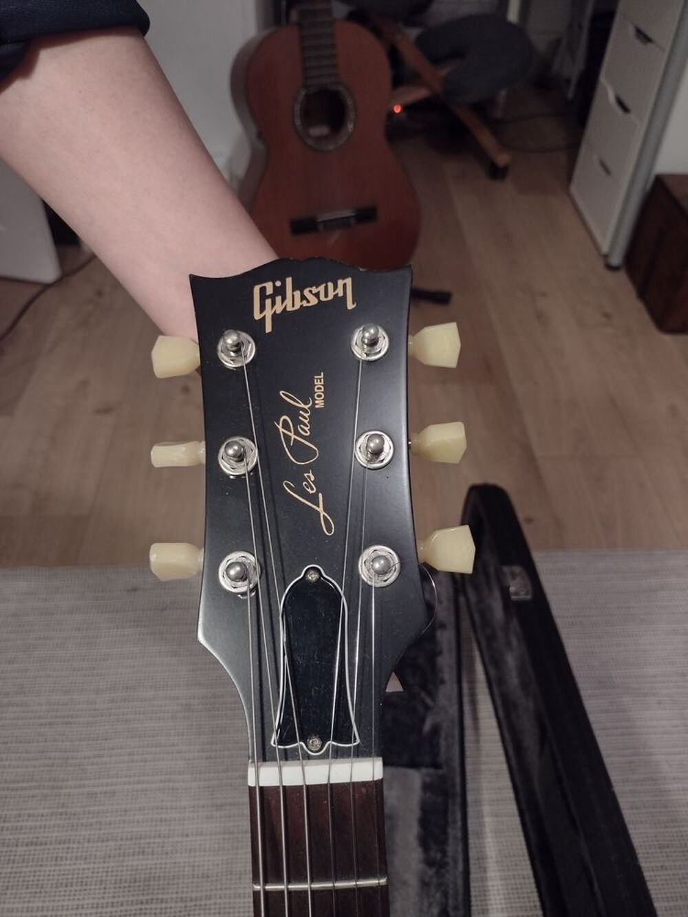 GIBSON Les Paul Studio 70s Tribute 2012 + &eacute;tui Instruments de musique