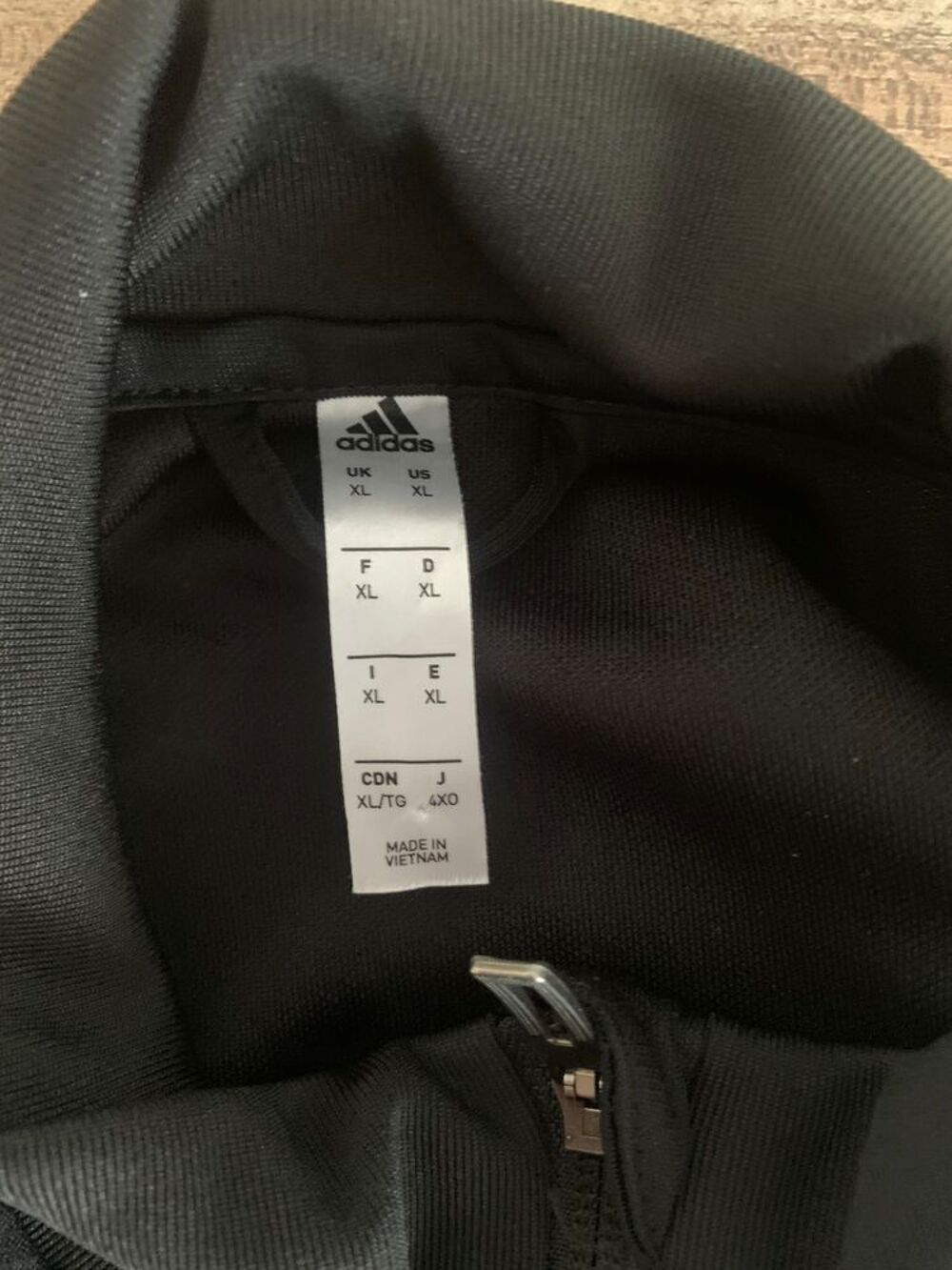 Surv&ecirc;tement homme Adidas " USAP " Vêtements