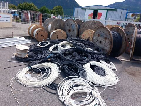 Cable fibre optique , ainsi que Tourets 
0 74800 Saint-pierre-en-faucigny