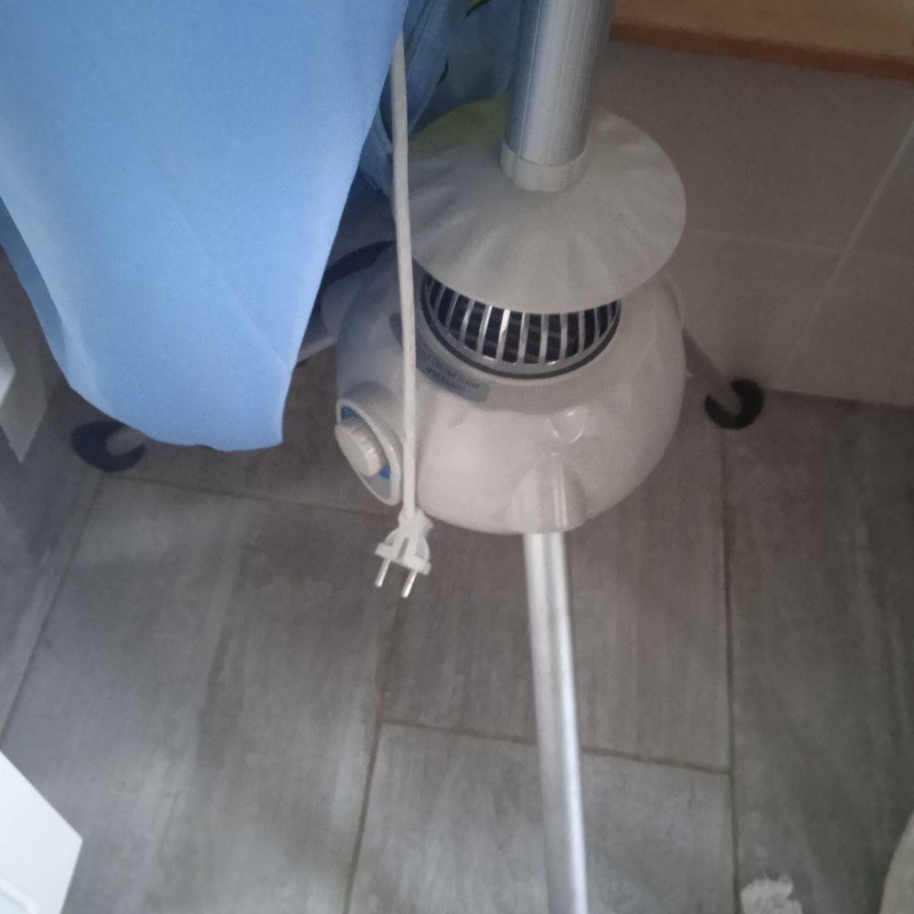 Sechoir &agrave; linge soufflant electrique avec housse Electroménager