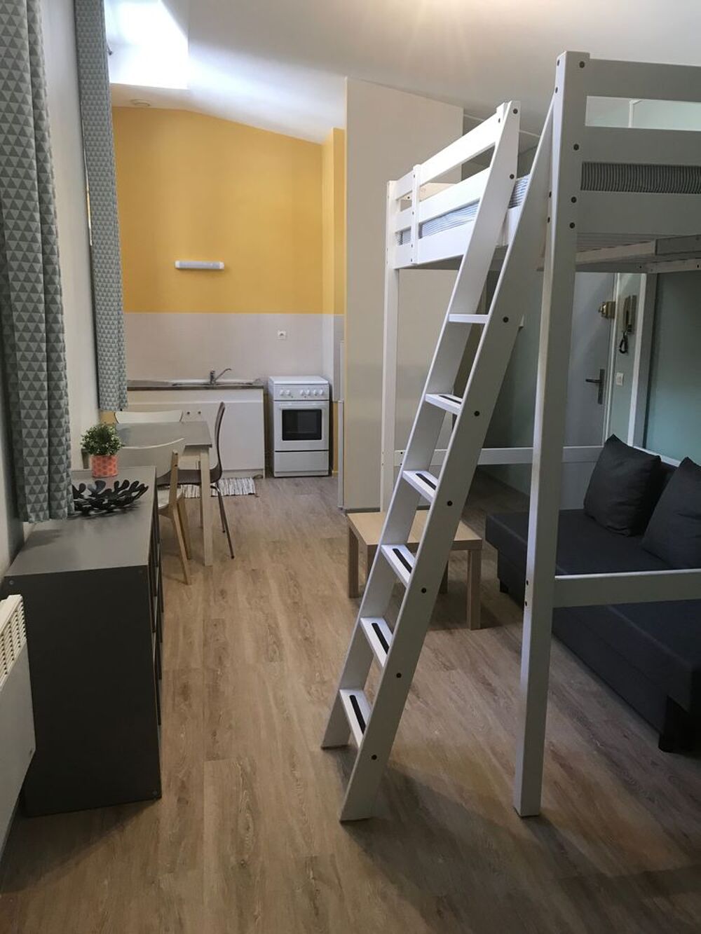 Location Appartement GRAND STUDIO MEUBLE 32M2, Centre Ville d'Avignon Avignon