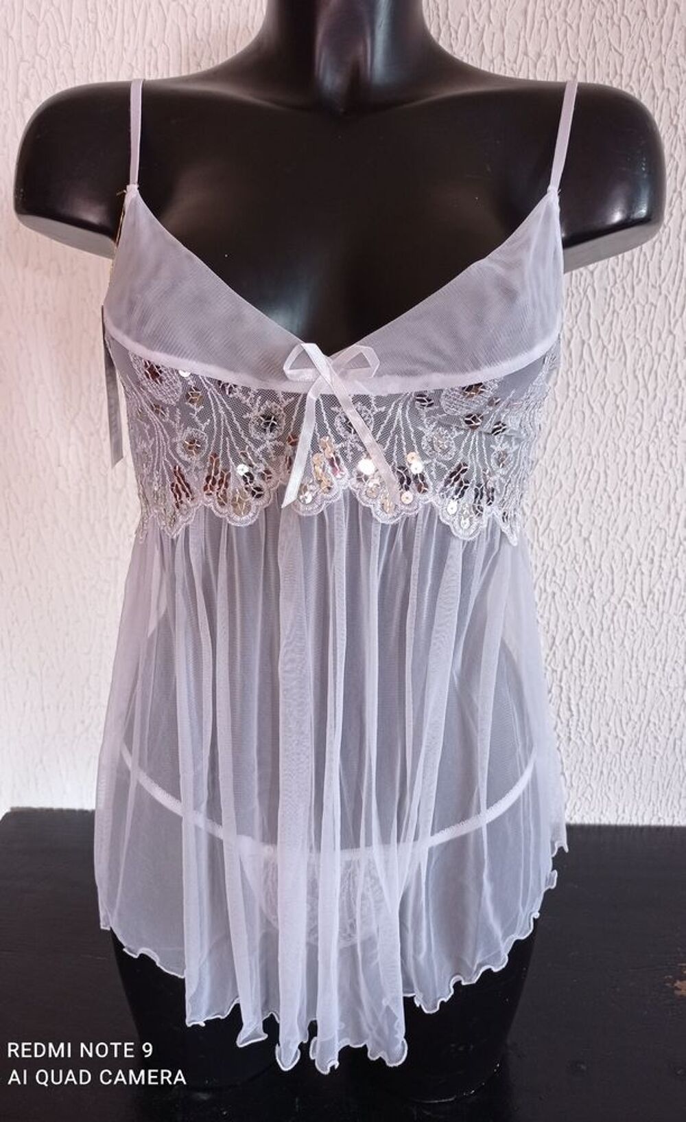 Nuisette femme blanche voile dentelle orn&eacute; de sequins S/M Vêtements