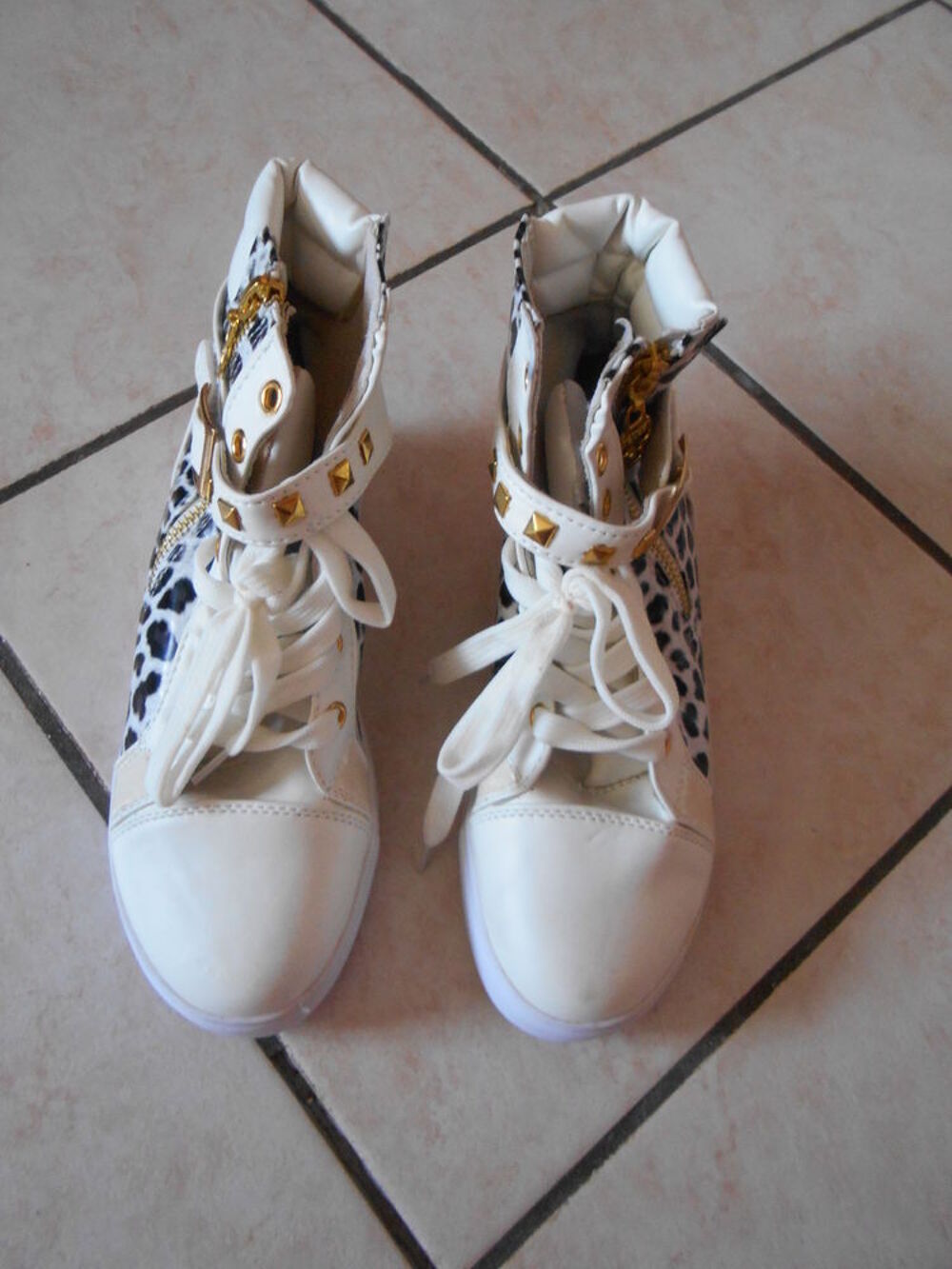 BASKETS MONTANTES POUR FEMMES Chaussures