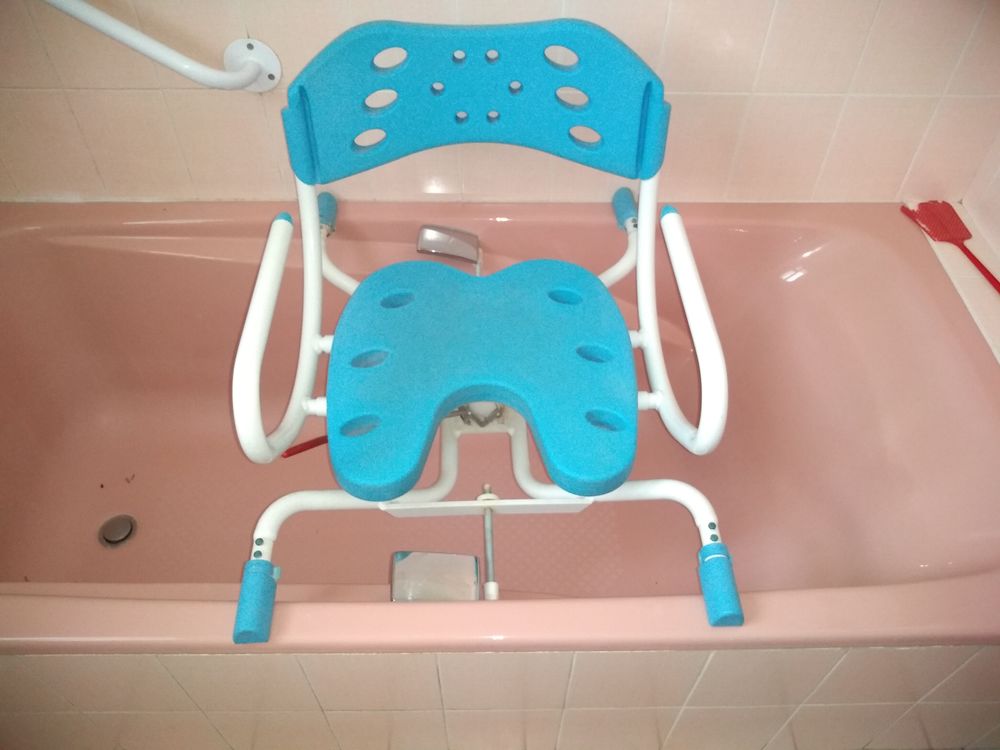 si&egrave;ge pivotant &agrave; poser sur une baignoire Meubles