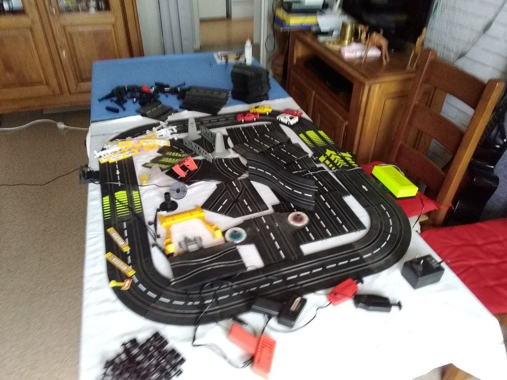 circuit (( 24 )) avec 4 voitures et de deux et quatre pistes Jeux / jouets