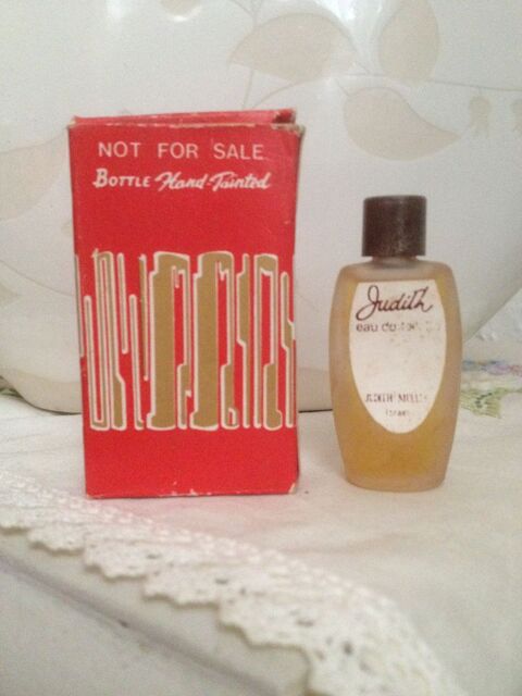 Miniature de parfum Judith 14 Vincennes (94)
