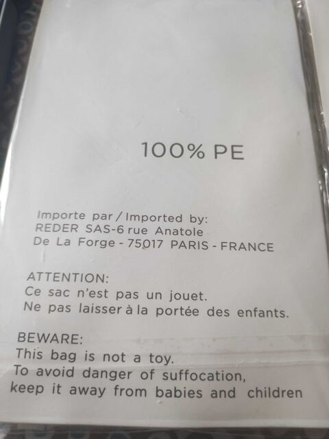 Deux capuches de pluie transparentes à  pois blancs. sous emballage d'origine. 10 Verneuil-sur-Seine (78)