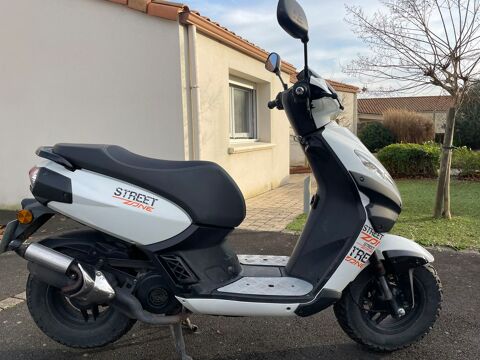 Scooter PEUGEOT 2017 occasion Saint-Laurent-sur-S&egrave;vre 85290