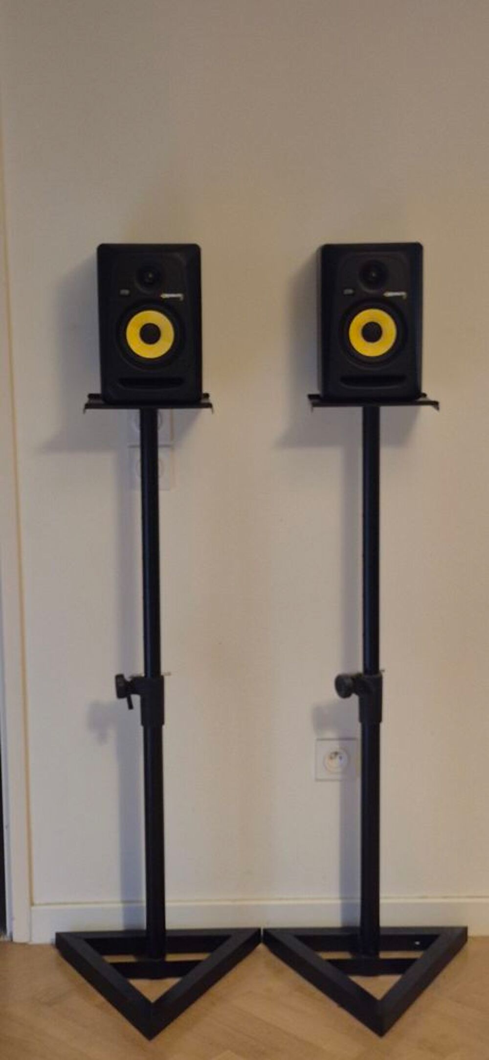 Enceintes de monitoring studio + Pieds d'enceintes r&eacute;glables Audio et hifi