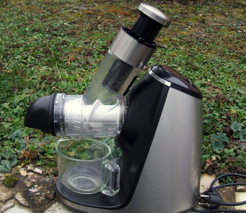 Centrifugeuse en mtal argent avec rceptacle 115 Mazamet (81)