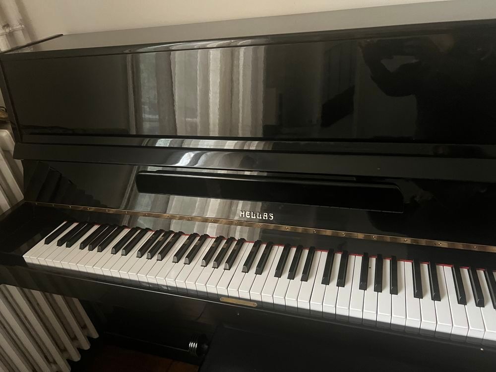 Piano Hellas laque noir Instruments de musique