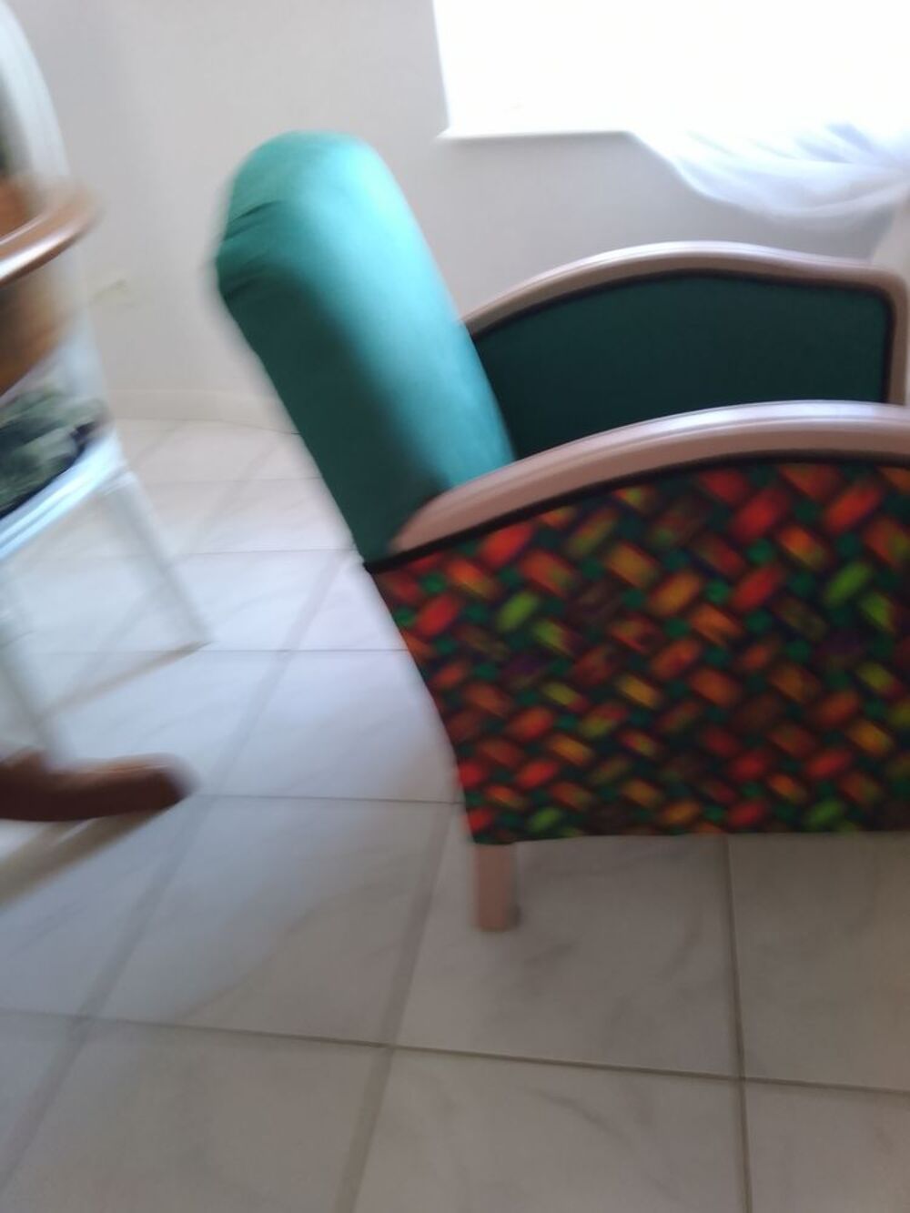 Fauteuil relook&eacute; a neuf tr&egrave;s bon &eacute;tat Photos/Video/TV