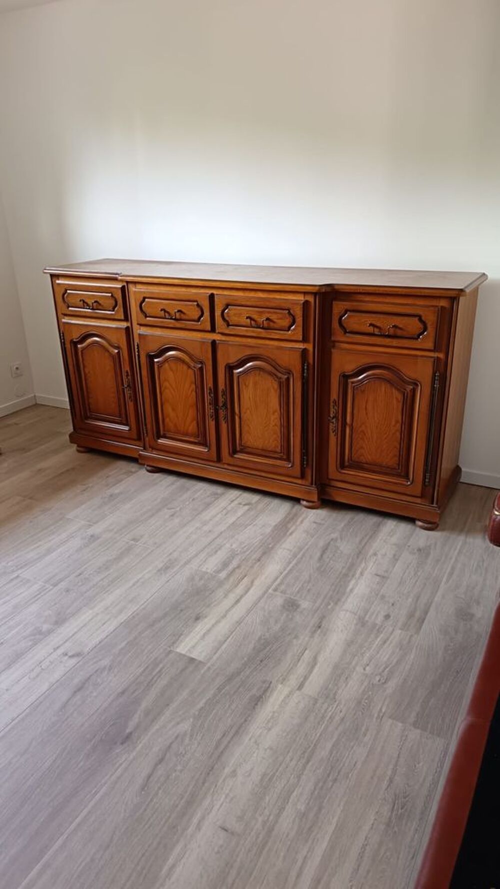 un buffet type enfilade et/ou un canap&eacute; fixe en cuir, Meubles