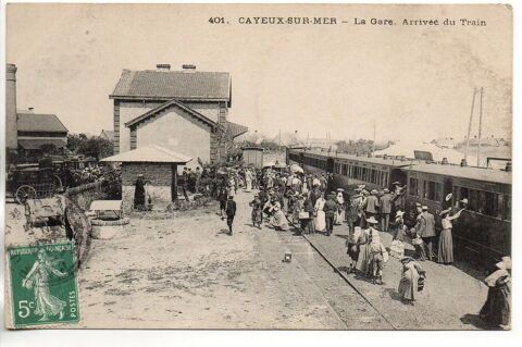 Cpa du 80 -CAYEUX SUR MER -la gare - l' arriv�e du train 7.5 Lucheux (80)