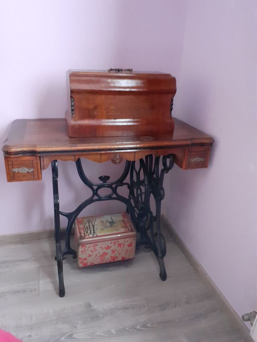 Machine &agrave; coudre Meubles