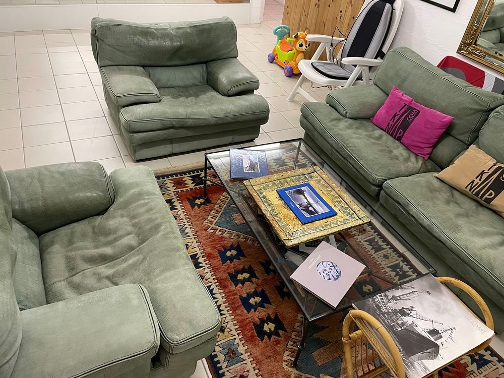 Canap&eacute; + 2 fauteuils en nubuck vert roche bobois Meubles