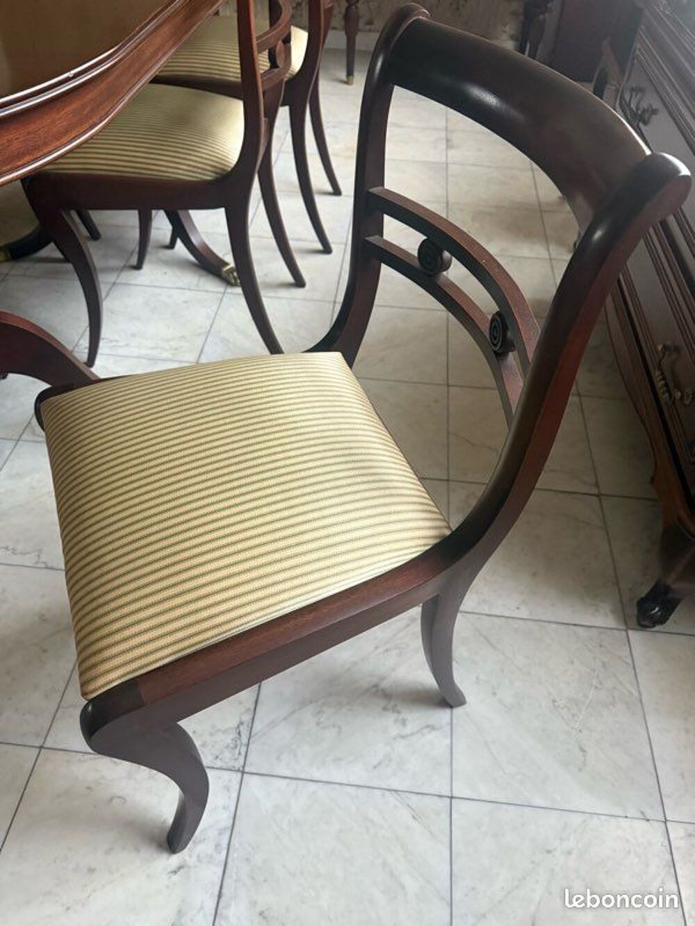 Salle &agrave; manger en acajou Meubles