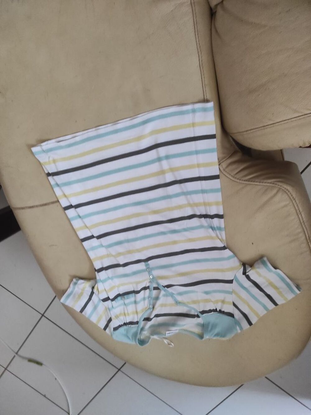 15€ deux shit short taille 40/42 
De marque Damart Vêtements