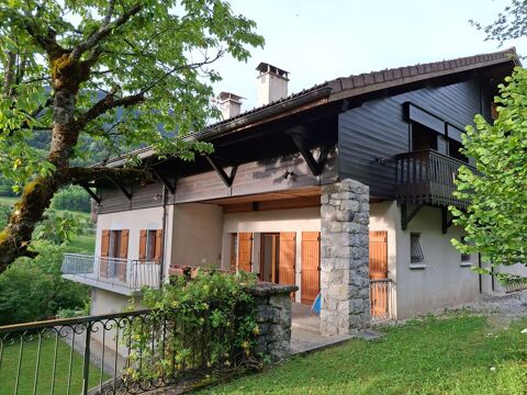   Maison de caract�re fort potentiel nich�e dans �crin verdure Maison - 8 pi�ce(s) - 221 m�
