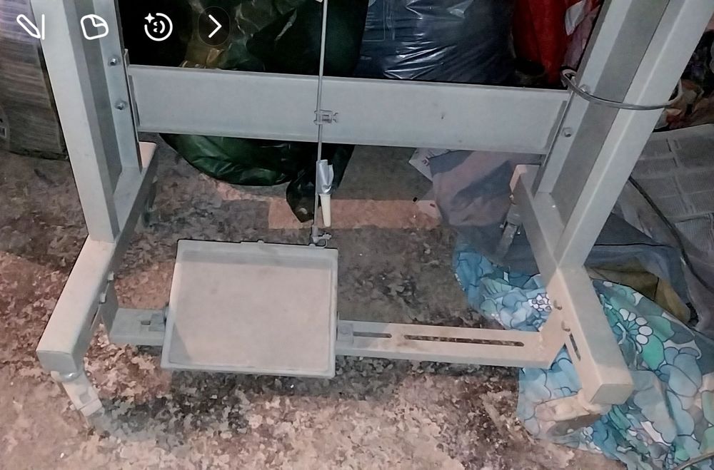 Machine &agrave; coudre professionnelle Meubles