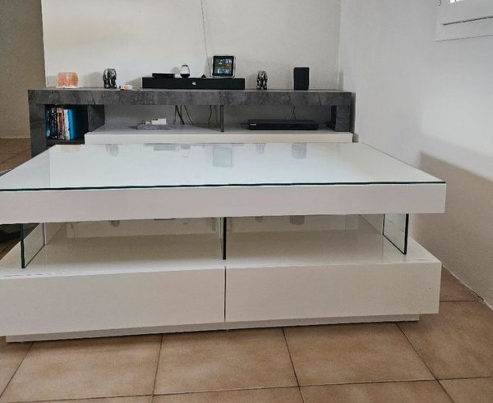 table basse laqu&eacute;e blanche Meubles