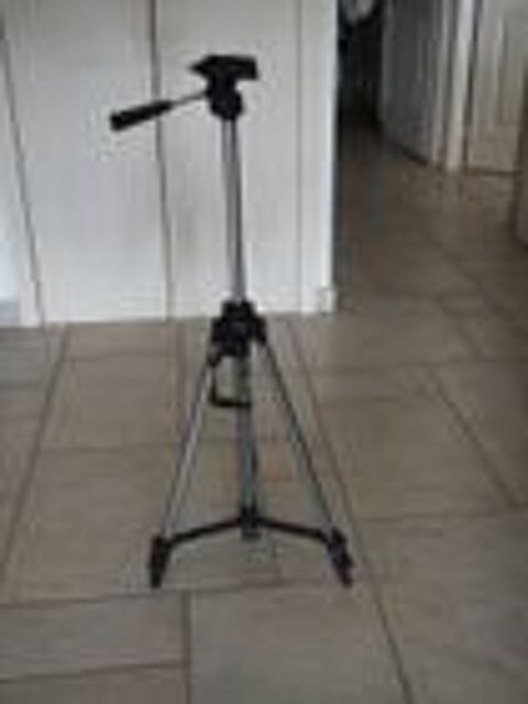 Tr�pied appareil photos. 25 Annecy (74)