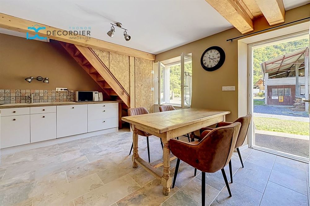 Vente Maison ORCIER – MAISON MITOYENNE AVEC FORT POTENTIEL, TERRASSE ET VUE MONTAGNE 81 M² ET 105M² A AMENAGER Orcier