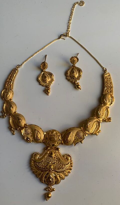 ?Ensemble de bijoux neufs 70 Aix-les-Bains (73)