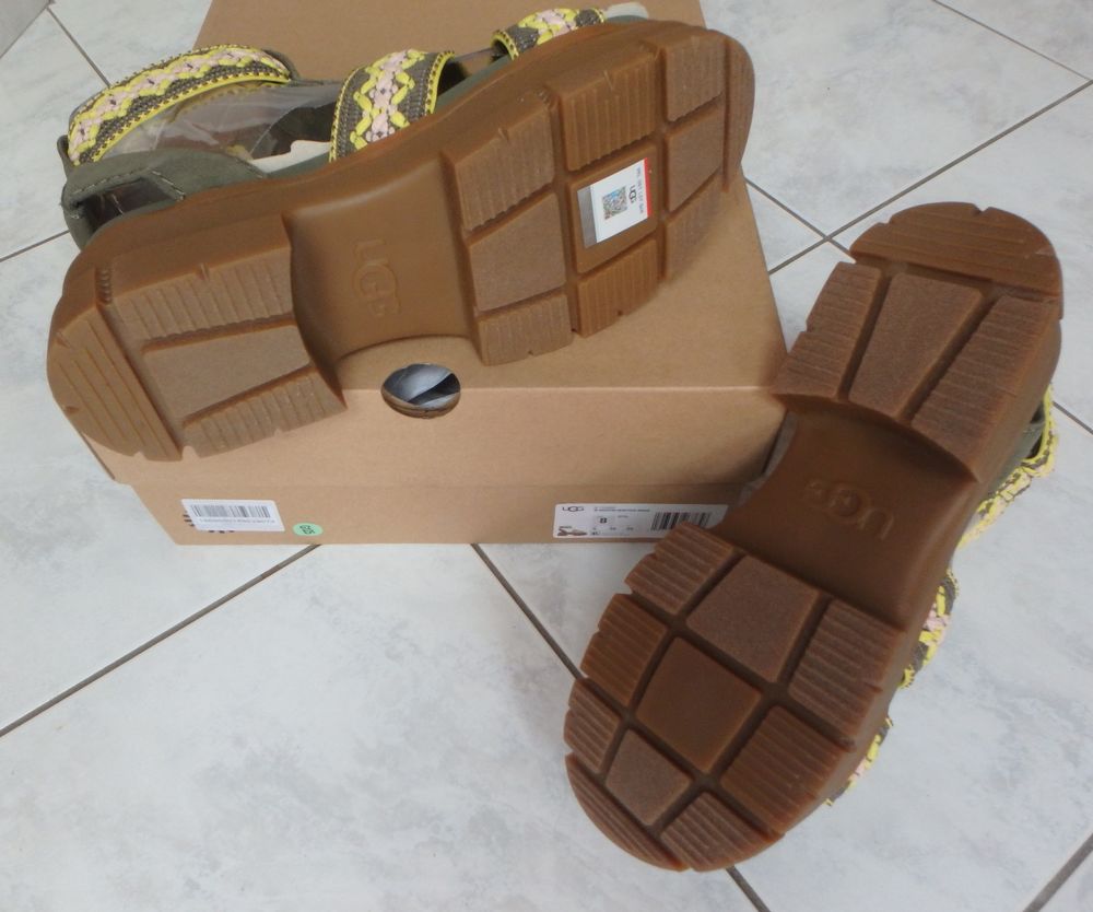 UGG sandales Taille 39 neuves 159 € Chaussures