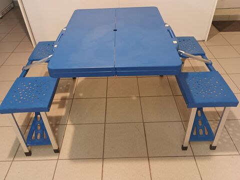 Table valise Pliante Pique-Nique.
40 Laill� (35)