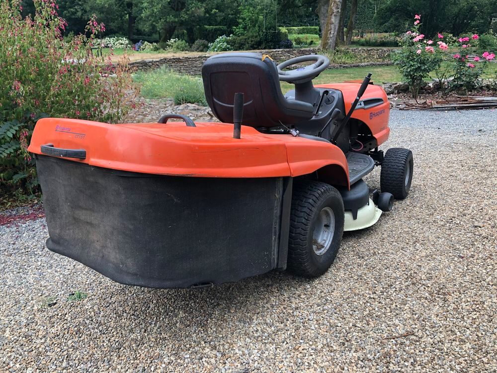 Tracteur tondeuse Husqvarna CT151 
Jardin