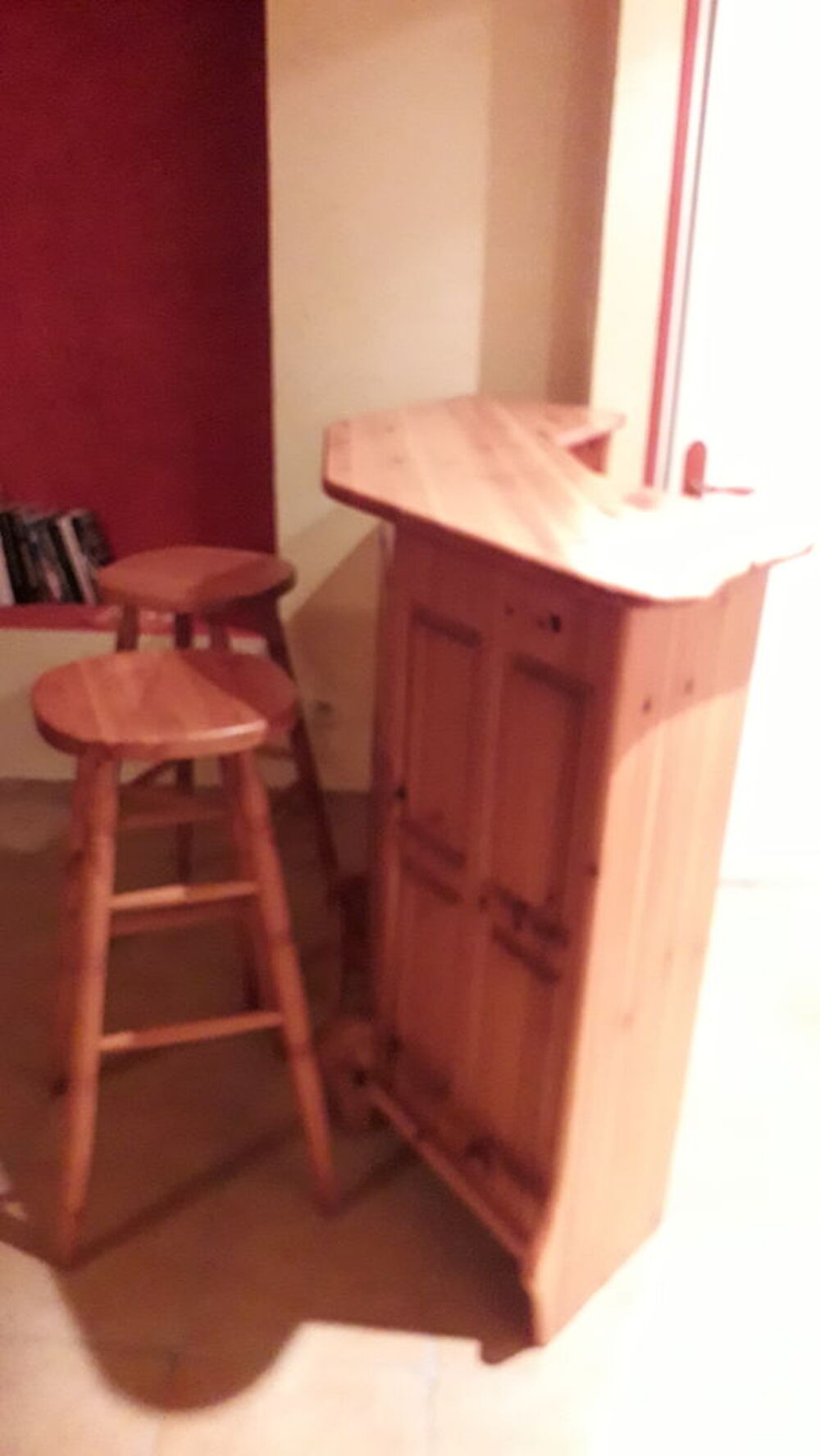 Meuble bar et ses 2 tabourets Meubles
