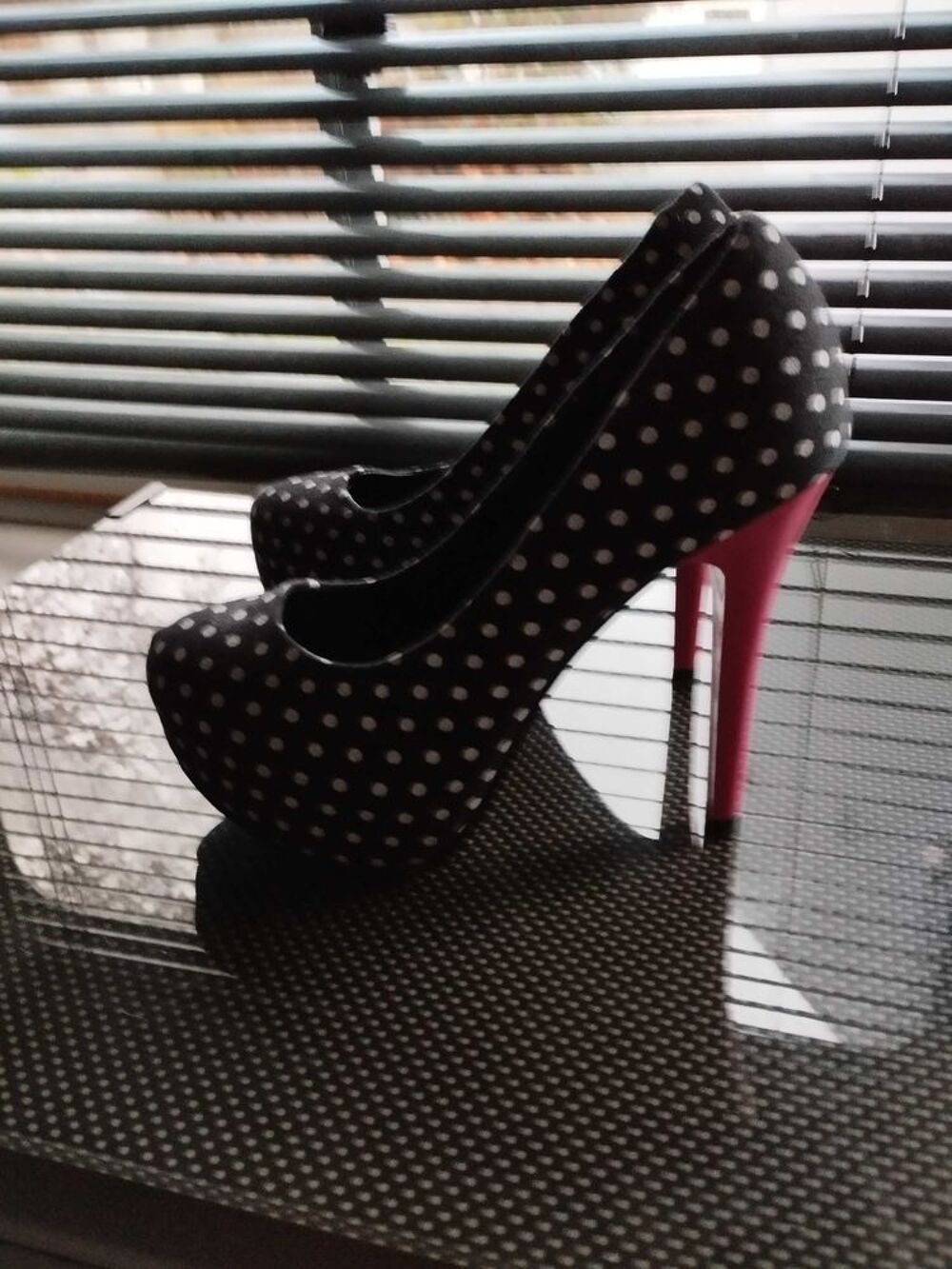 chaussures talon haut perch&eacute;e Chaussures