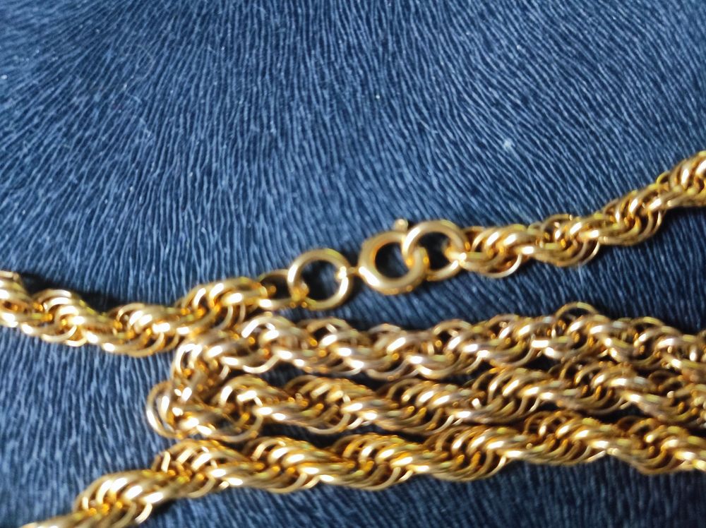 Collier dor&eacute; maille torsad&eacute;e Bijoux et montres