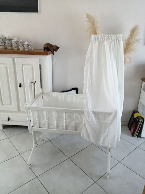 Berceau bb blanc en BOIS avec roulettes 60 Boves (80)