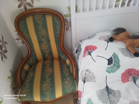 Fauteuil bois merisier et tissu à motif floral Lambersart (59)