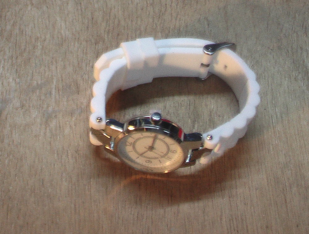 coffret montre femme
3 bracelets
Bijoux et montres