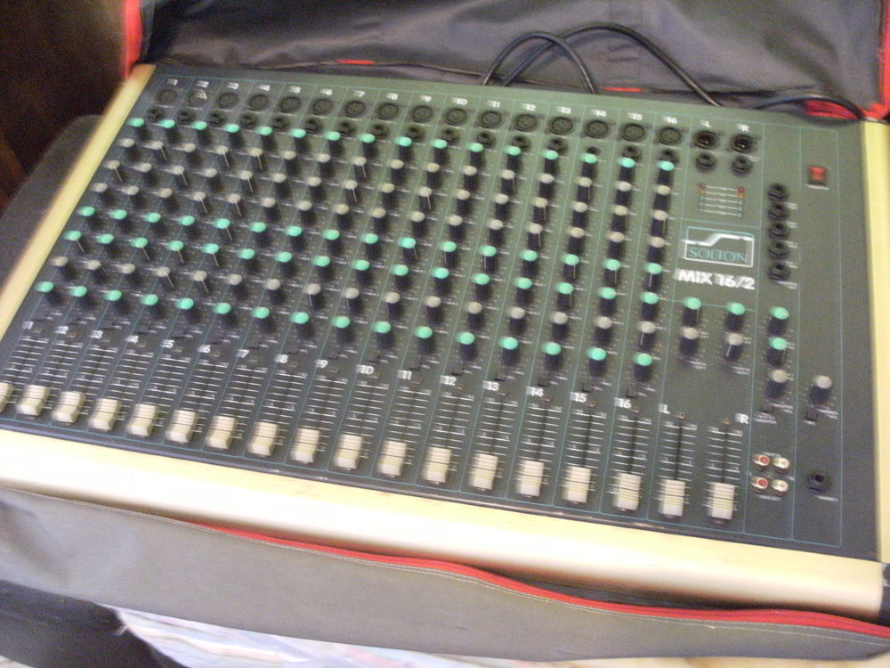 LOT DE CONSOLE DE MIXAGES ANALOGIQUES Instruments de musique
