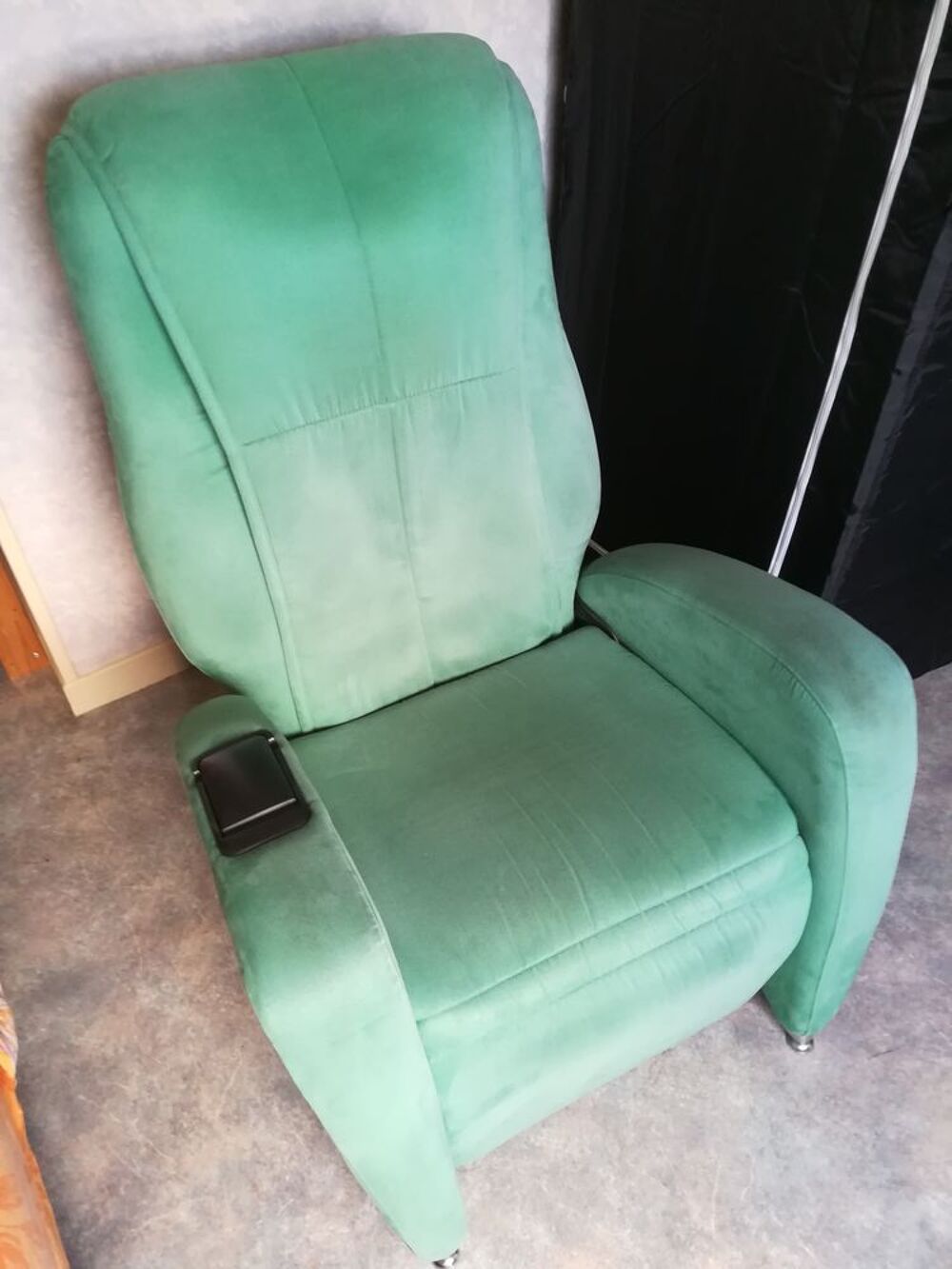 Fauteuil &eacute;lectrique massant et relaxant Keyton Meubles