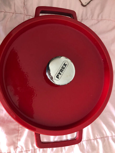 Cocotte Ronde en Fonte émaillée Pyrex, utilisé une seul fois 65 Villefranche-sur-Mer (06)