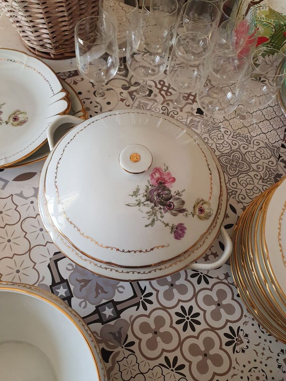 SERVICE DE TABLE EN PORCELAINE DE VIERZON Décoration
