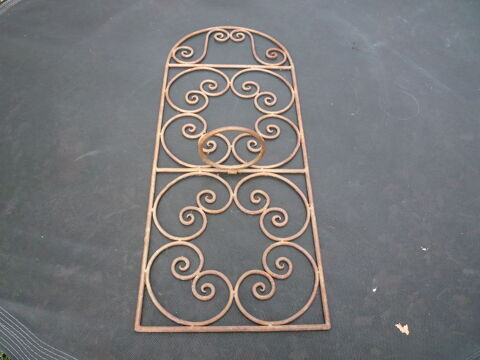 Grille fer forg� / porte vase (G) 25 Castres (81)