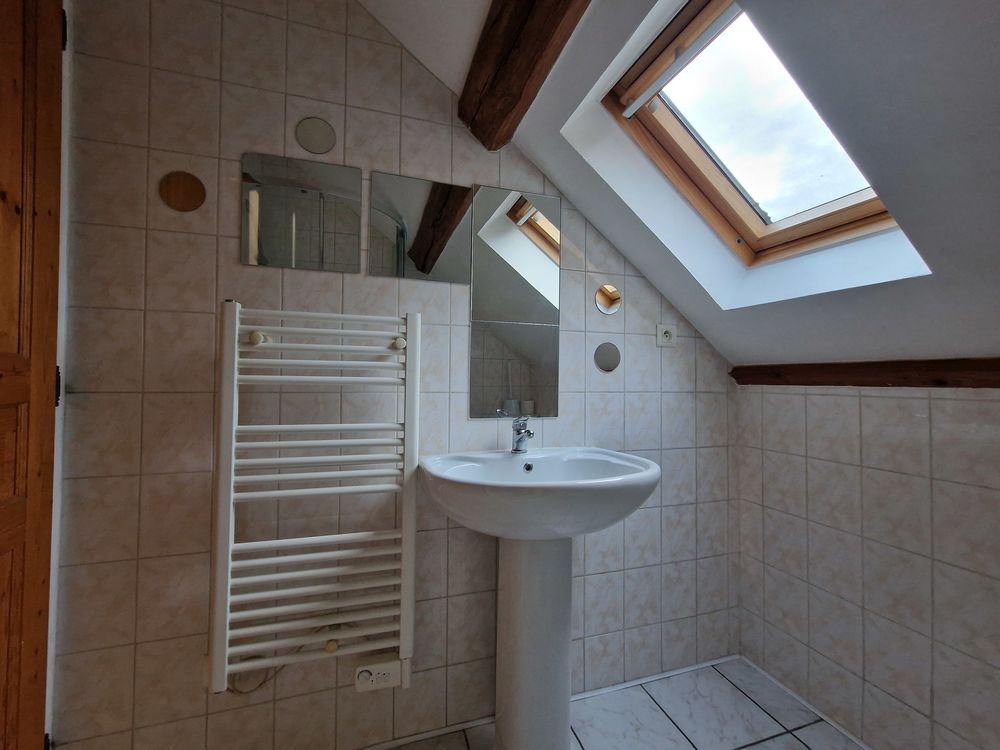 Location Appartement Appartement centre SAINT VALERIEN Saint-valérien