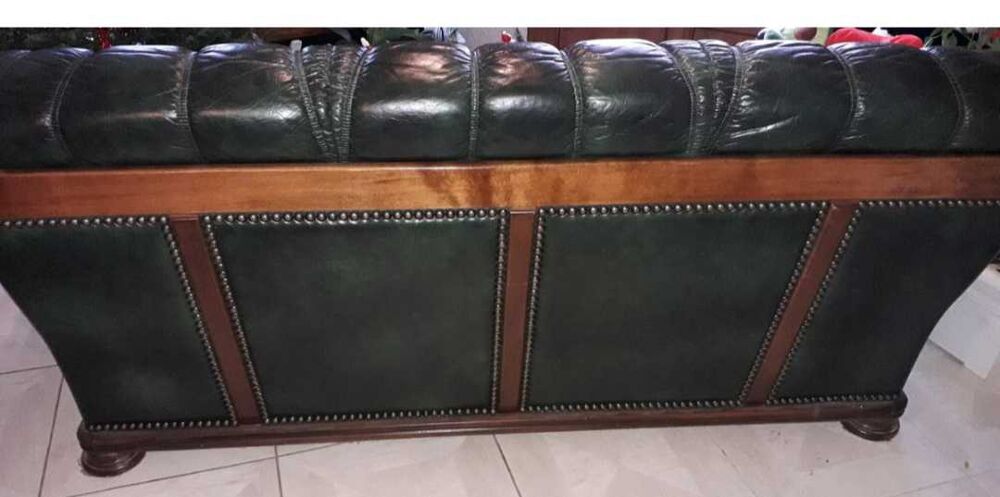 canap&eacute; et fauteuils en cuir Meubles