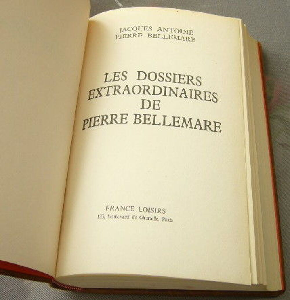 livre reli&eacute; cuir etat neuf et caracteres or: les dossiers ex Livres et BD