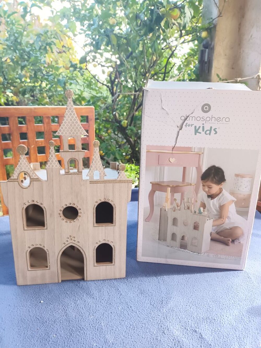 Ch&acirc;teau princesseneuf mais la pointe &agrave; &eacute;t&eacute; recoll&eacute;e suite &agrave; Jeux / jouets
