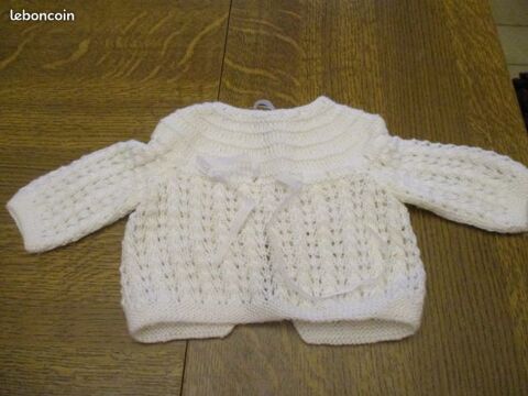 Brassi�re et petits chaussons blancs avec cordon blanc 0 M�rignies (59)