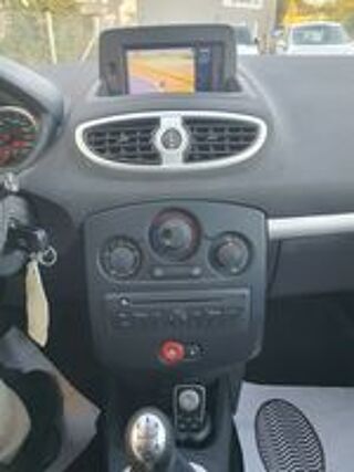 Clio III dCi 90 eco2 Dynamique TomTom 2011 occasion 28000 Chartres