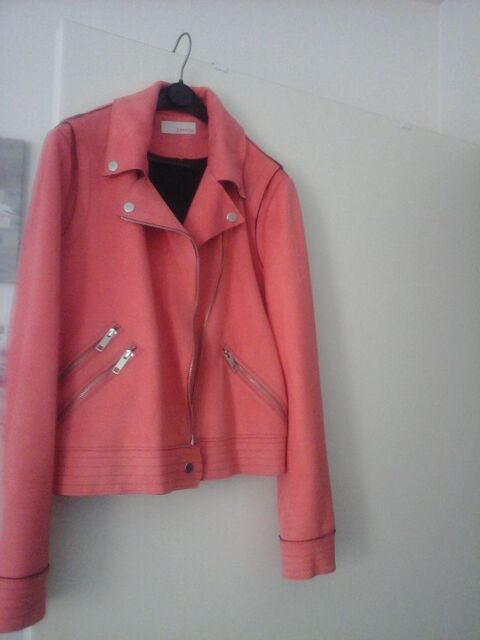 Blouson orange. Jamais port. 10 Menton (06)